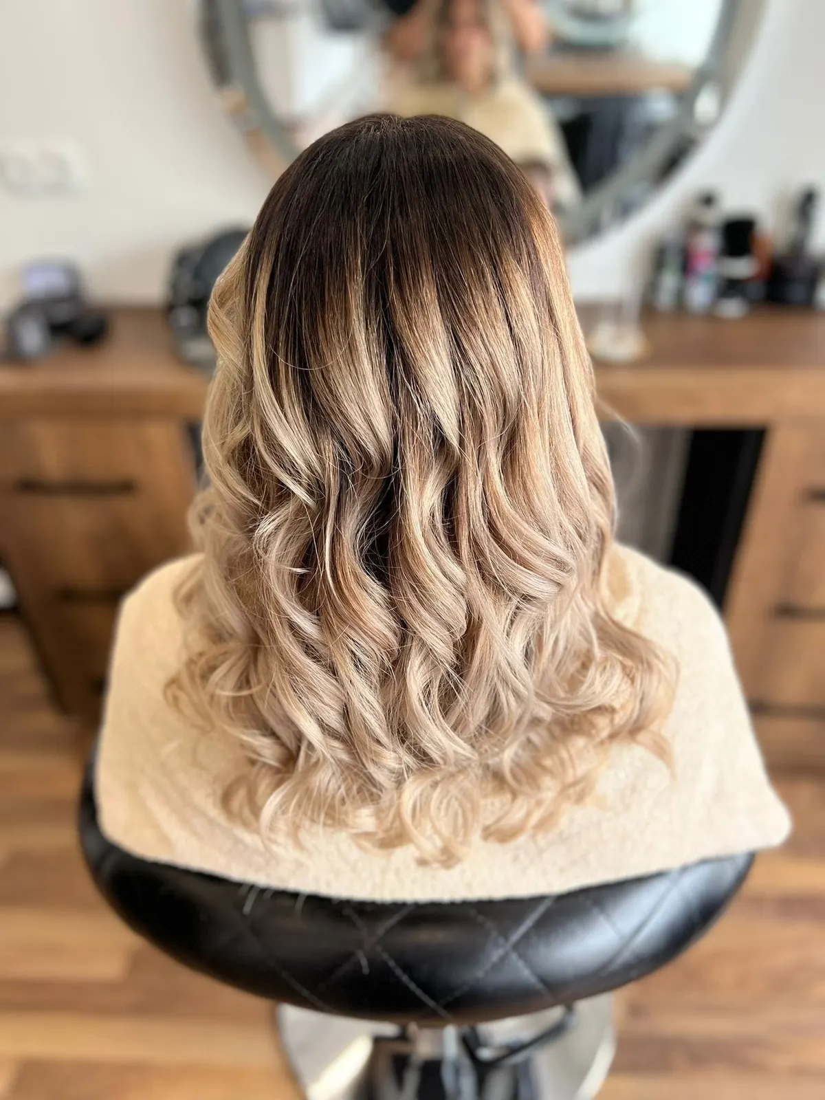 Locken mit Ombré von Dunkelbraun zu Blond